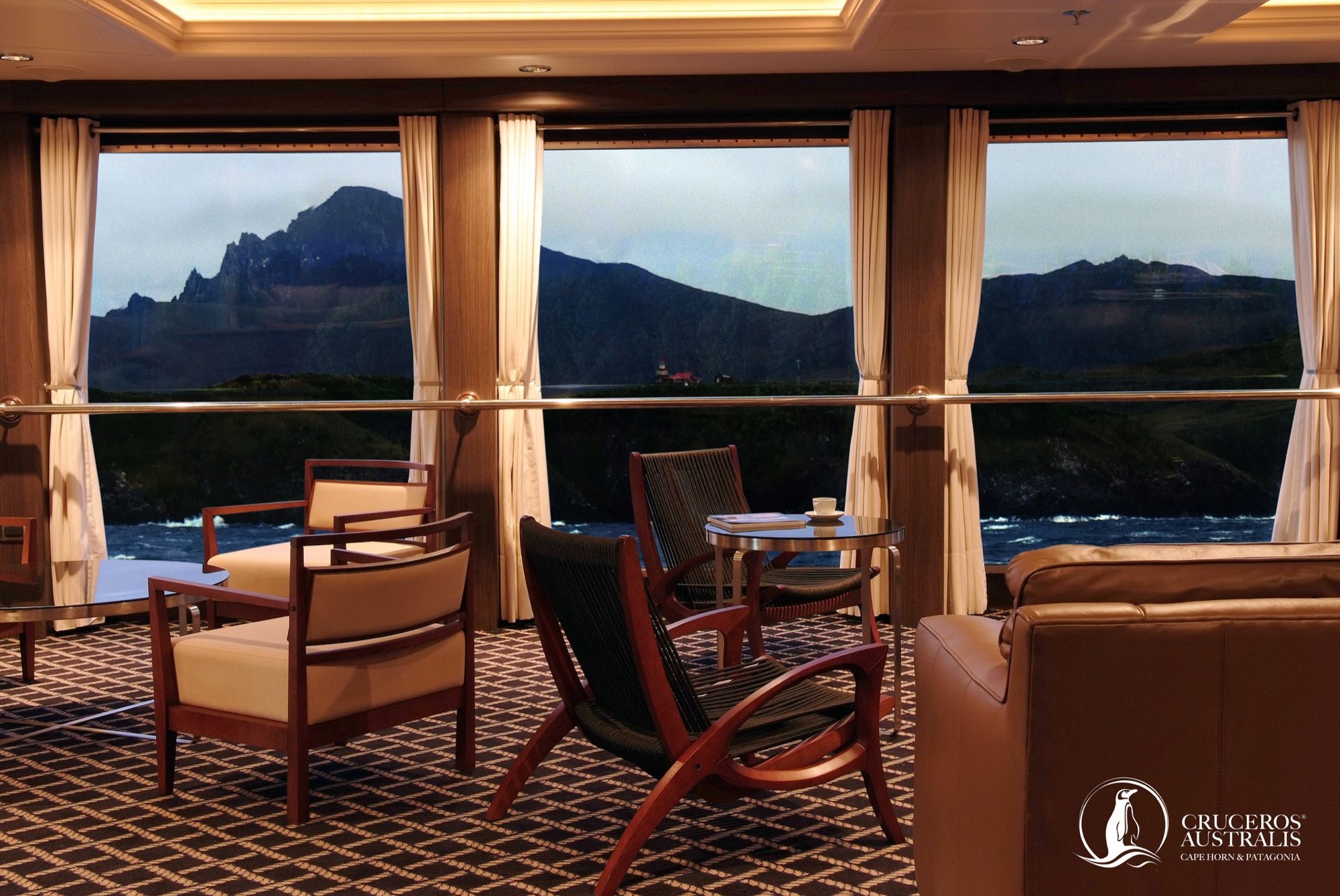 Australis Stella Australis Sky Lounge 3.jpg